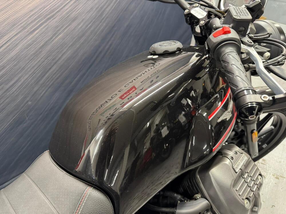 Moto Guzzi V7 Stone Special Edition (2022 - 25) (10)