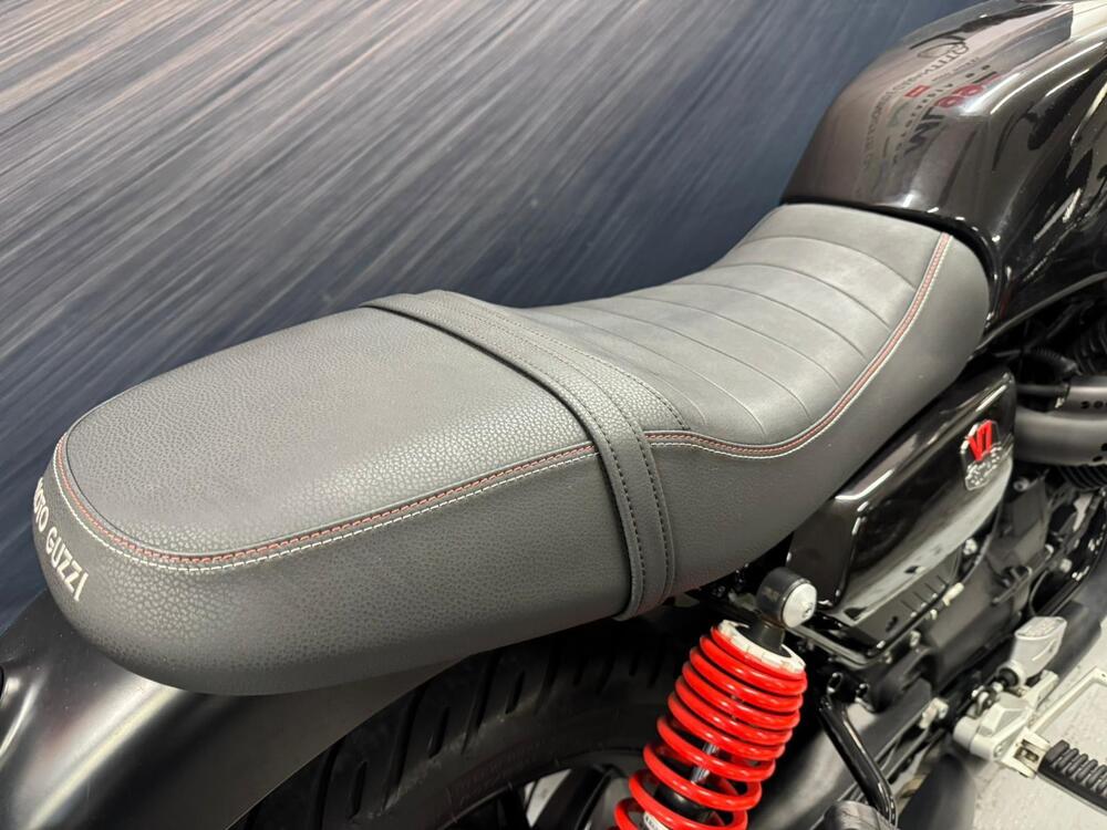 Moto Guzzi V7 Stone Special Edition (2022 - 25) (11)