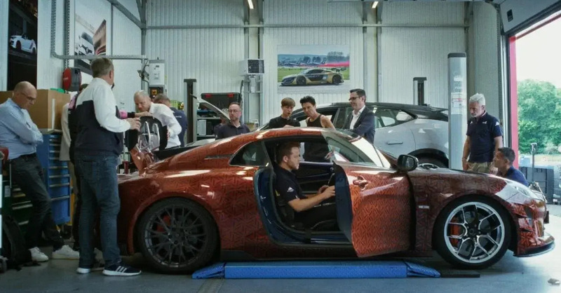 Alpine A110 EV: la nuova berlinetta elettrica prende forma su piattaforma R5 Turbo 3E con motori in-wheel e potenza da supercar