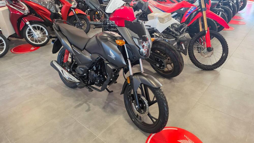 Honda CB 125 F (2026) (2)