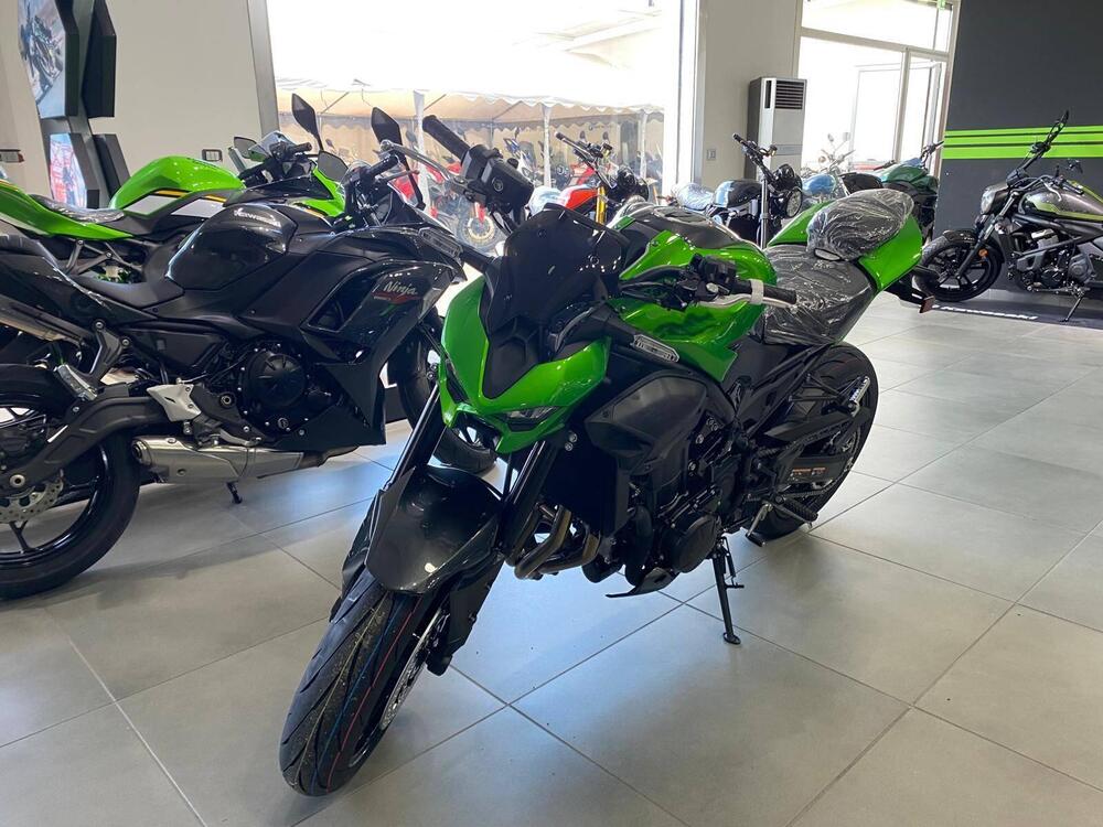 Kawasaki Z 900 (2025 - 26) (2)