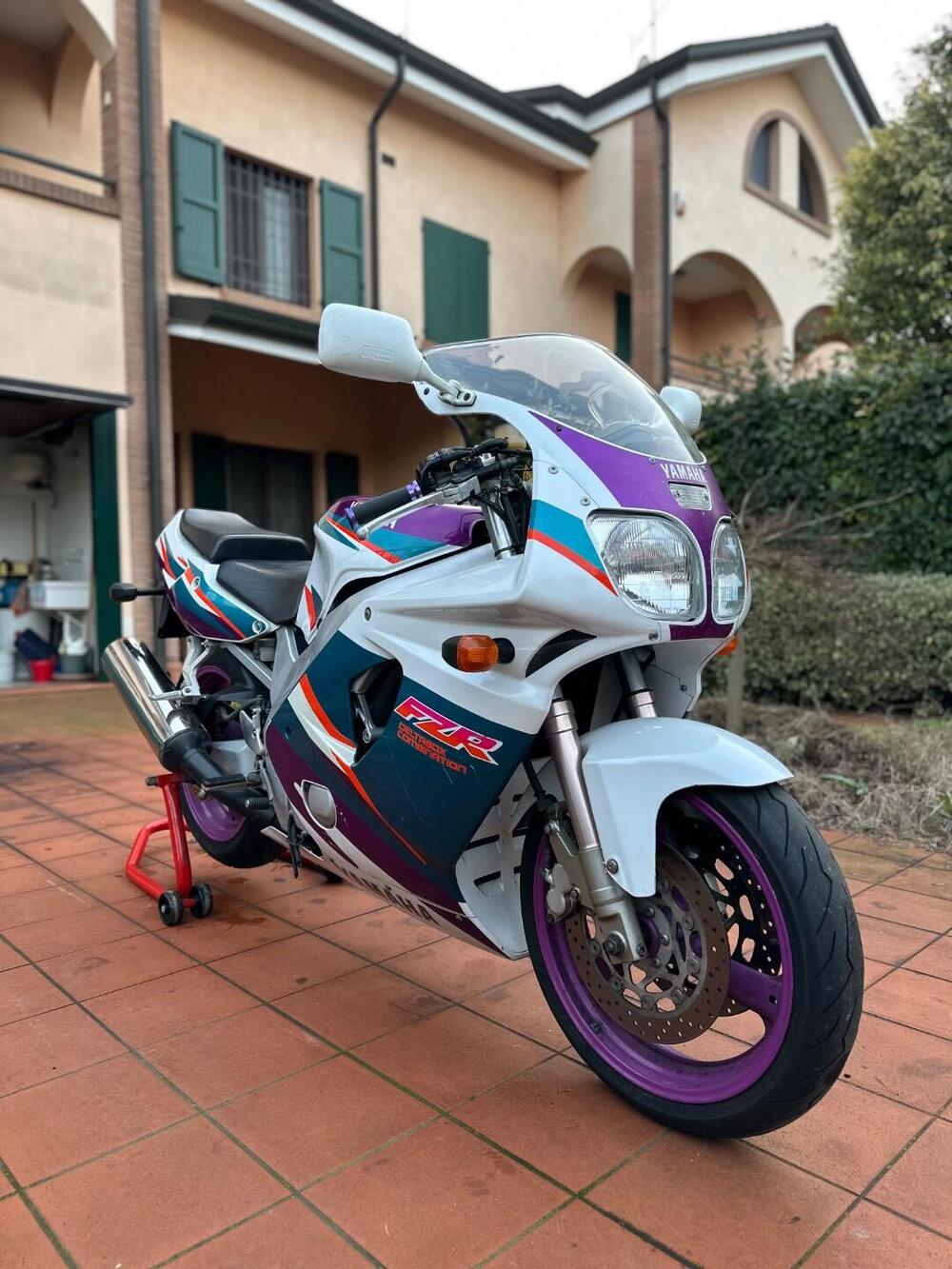 Yamaha FZR 600 R (2)