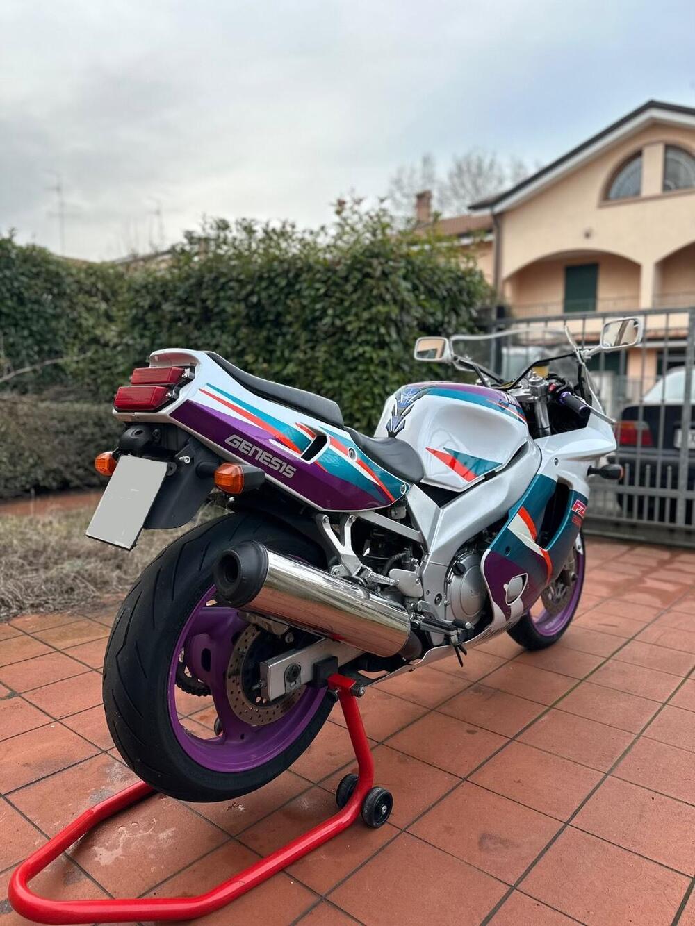 Yamaha FZR 600 R (3)