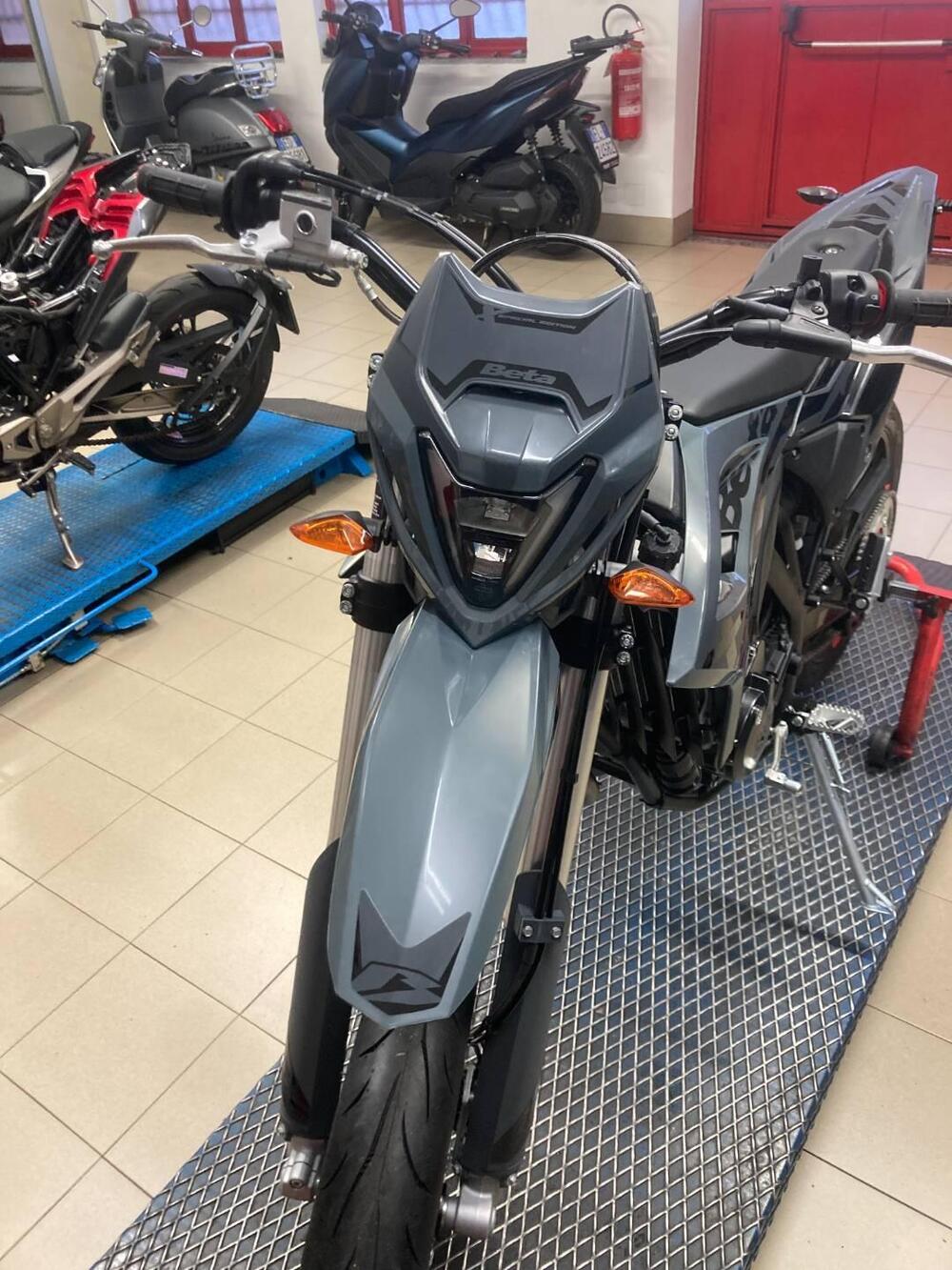 Betamotor RR 125 4T Motard T - X Special Edition (2025 - 26) (4)