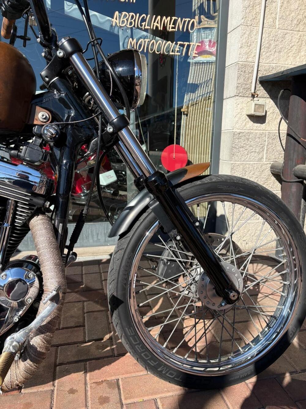 Harley-Davidson 1200 Custom (2001 - 03) - XL 1200C (2)