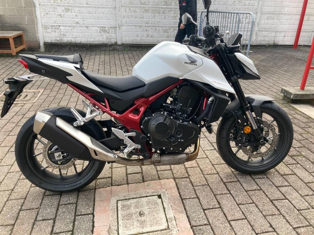 Honda CB 750 Hornet (2025) (3)