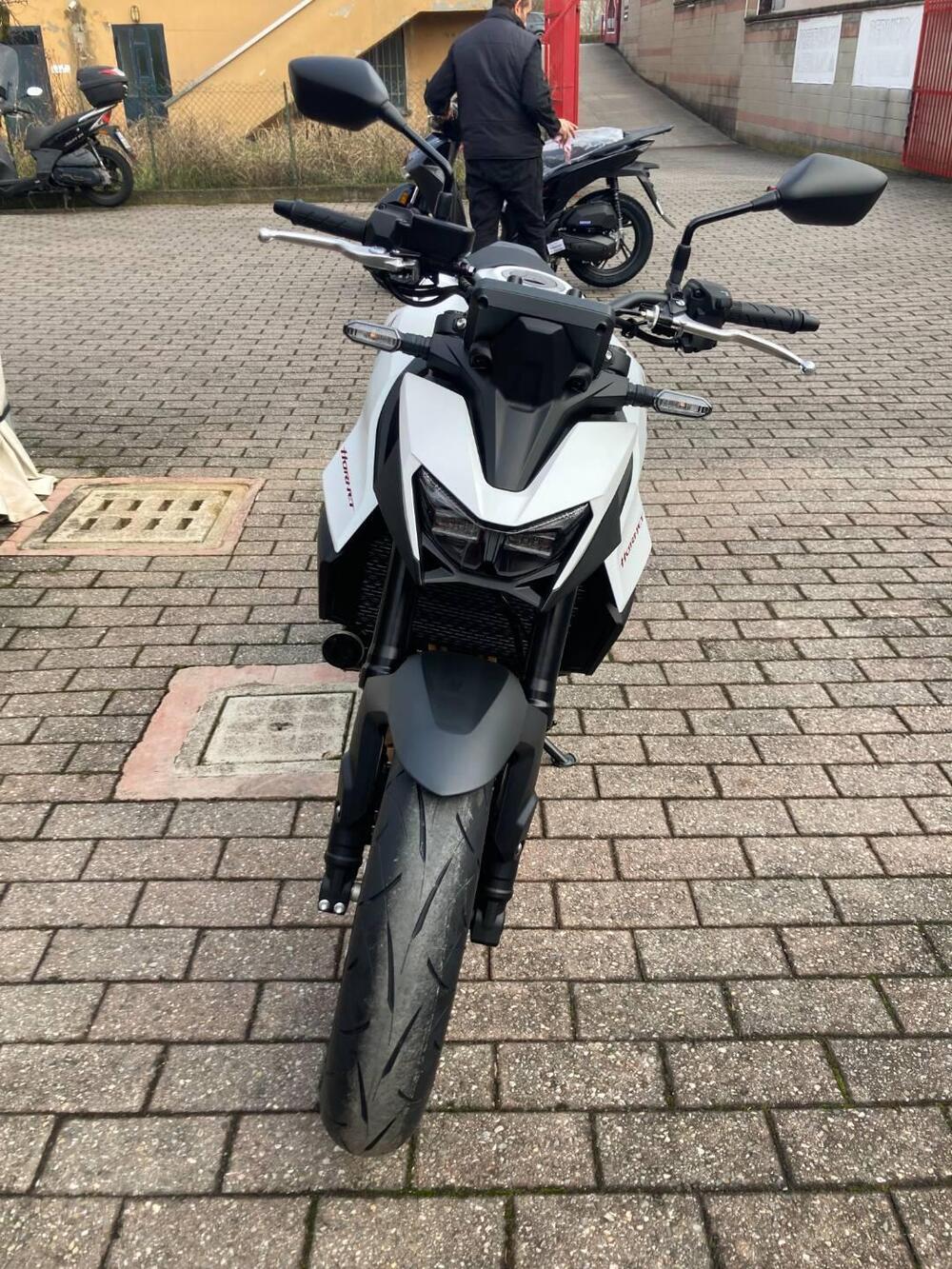 Honda CB 750 Hornet (2025) (4)