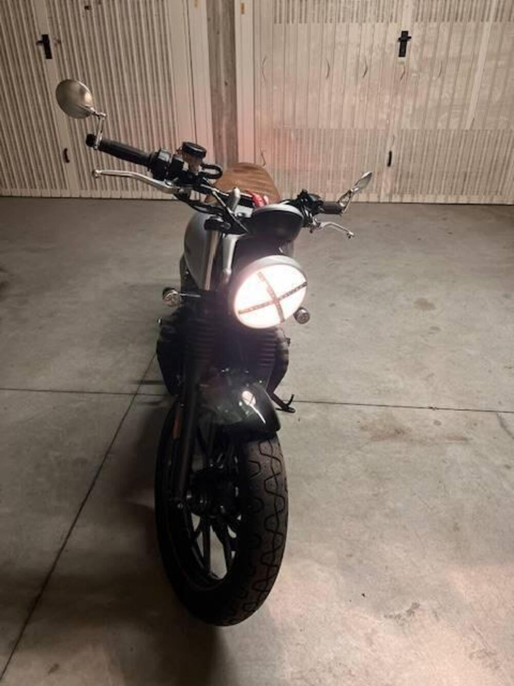 Triumph Street Twin 900 (2016) (19)