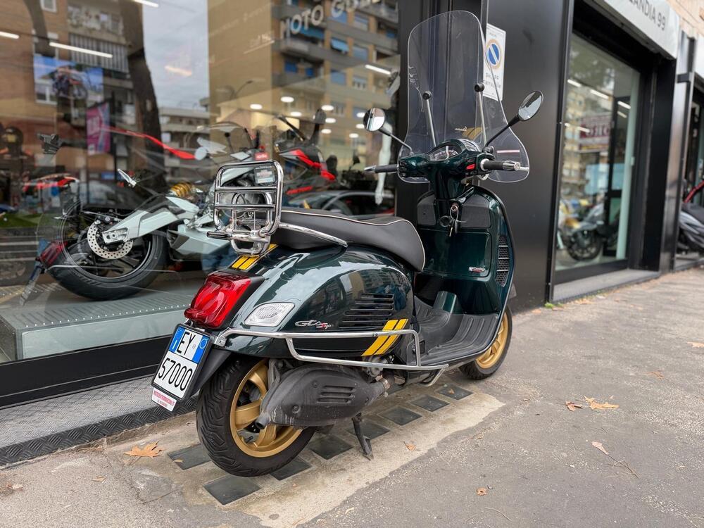 Vespa GTS 300 Super Racing Sixties Hpe (2021 - 22) (2)