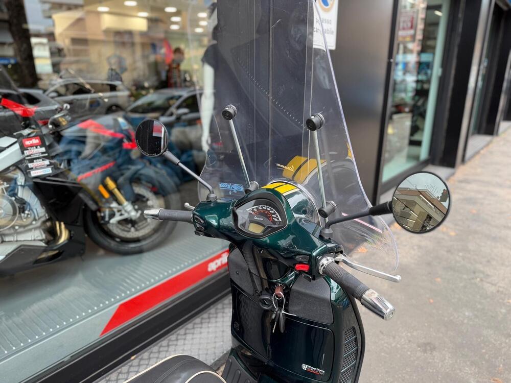 Vespa GTS 300 Super Racing Sixties Hpe (2021 - 22) (4)
