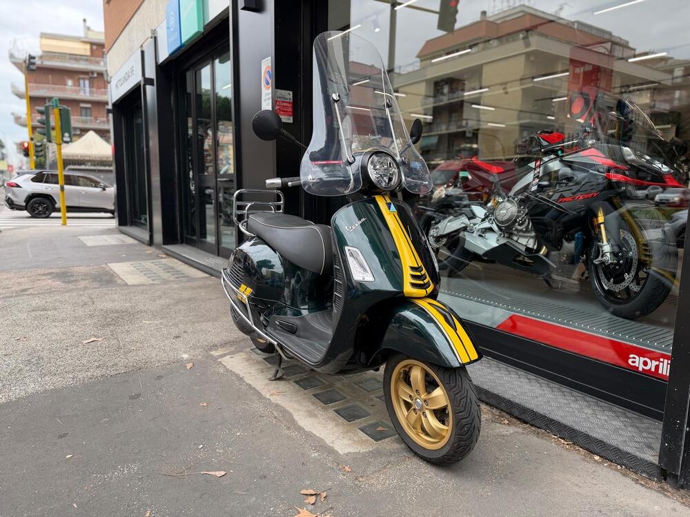 Vespa GTS 300 Super Racing Sixties Hpe (2021 - 22) (5)