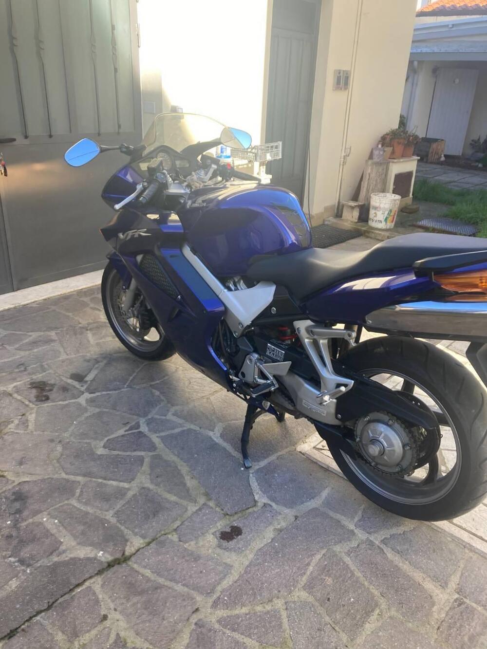 Honda VFR 800 (2002 - 05)