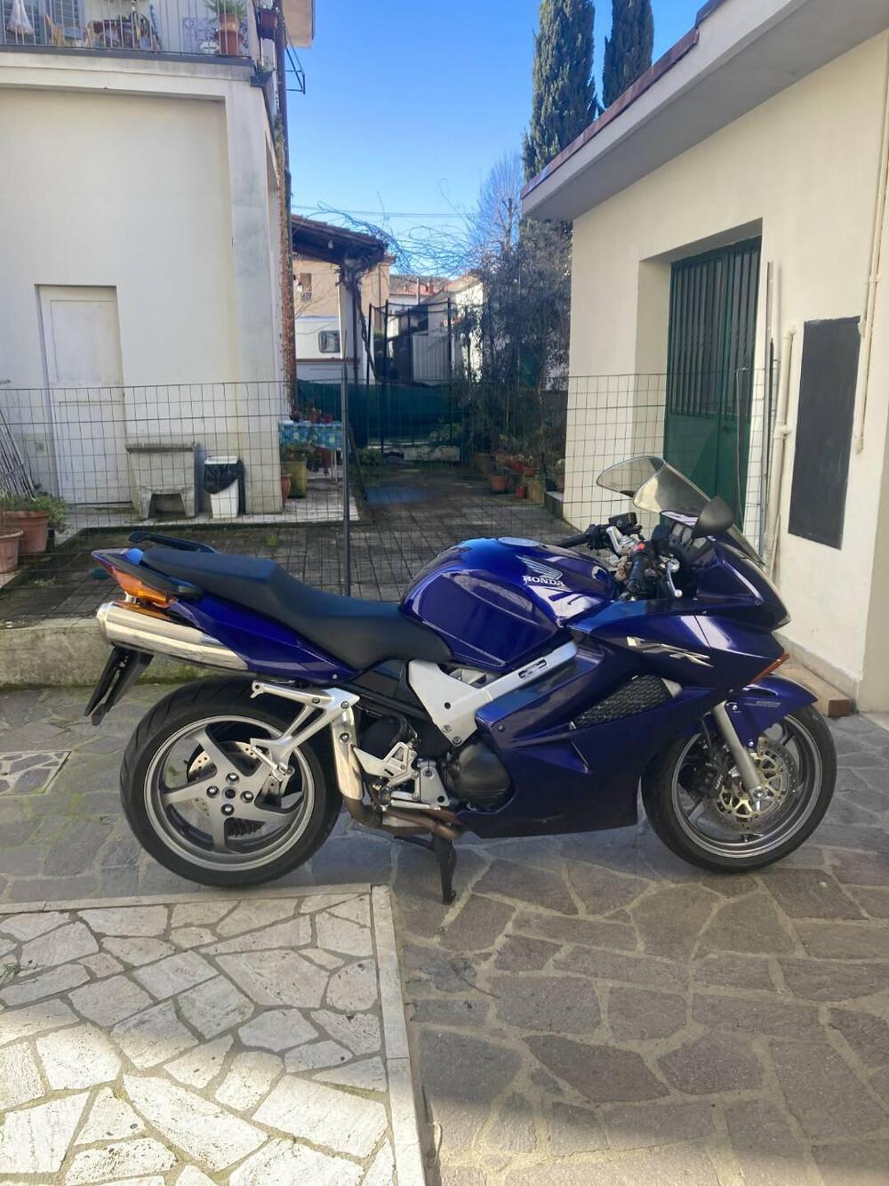 Honda VFR 800 (2002 - 05) (2)