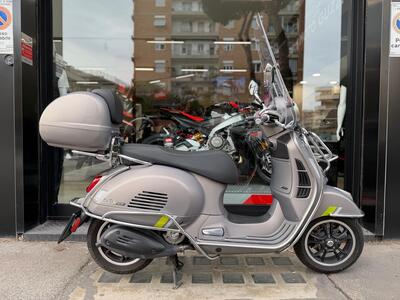 Vespa GTS 300 Super Tech (2023 - 24) usata