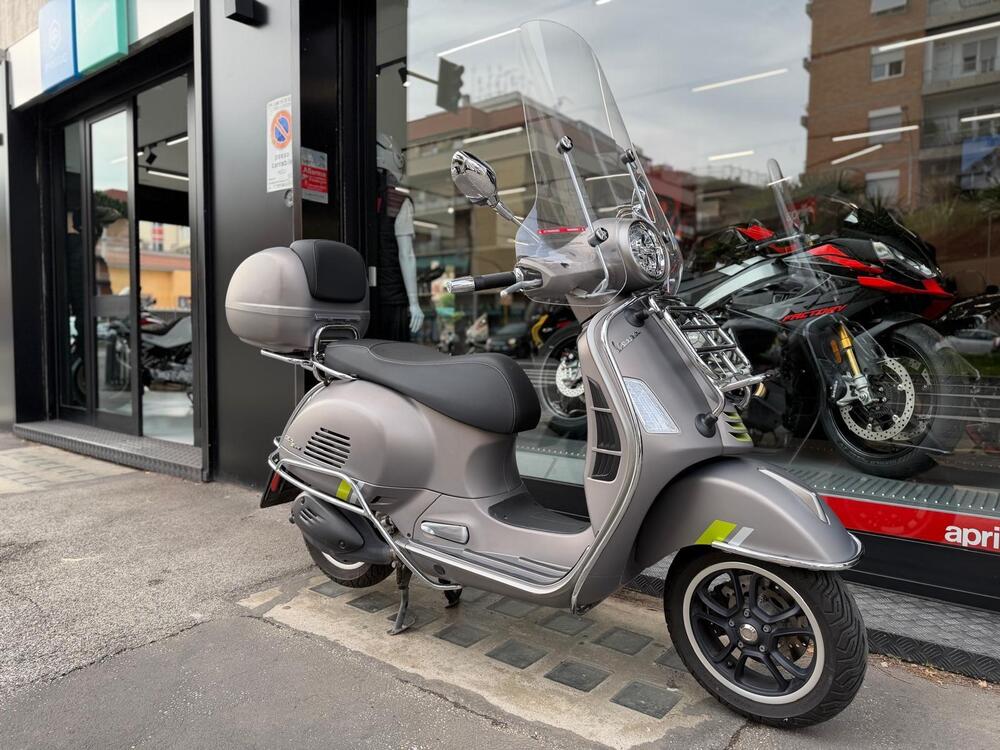 Vespa GTS 300 Super Tech (2023 - 24) (2)