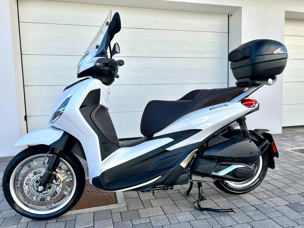 Piaggio Beverly 300 Hpe (2021) (7)