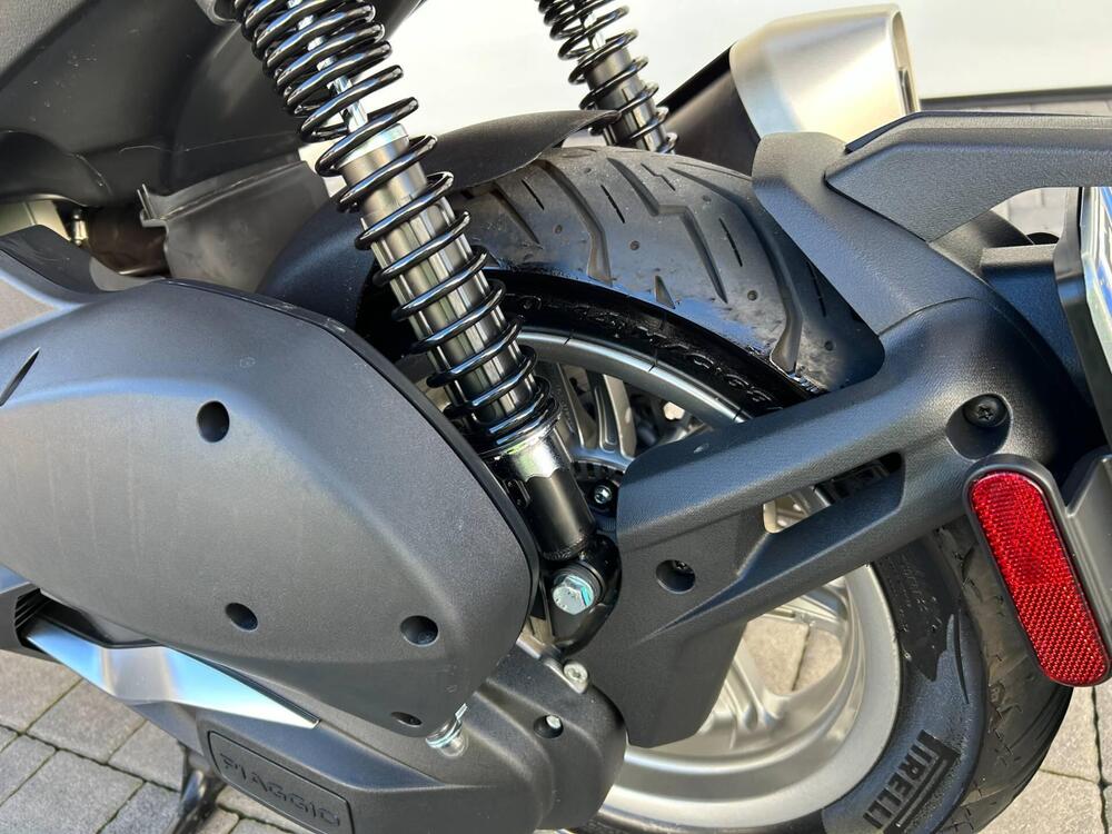 Piaggio Beverly 300 Hpe (2021) (10)