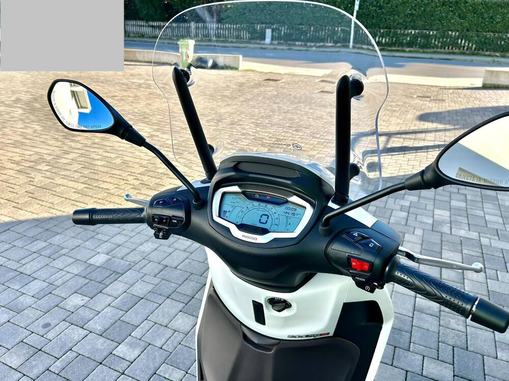 Piaggio Beverly 300 Hpe (2021) (13)