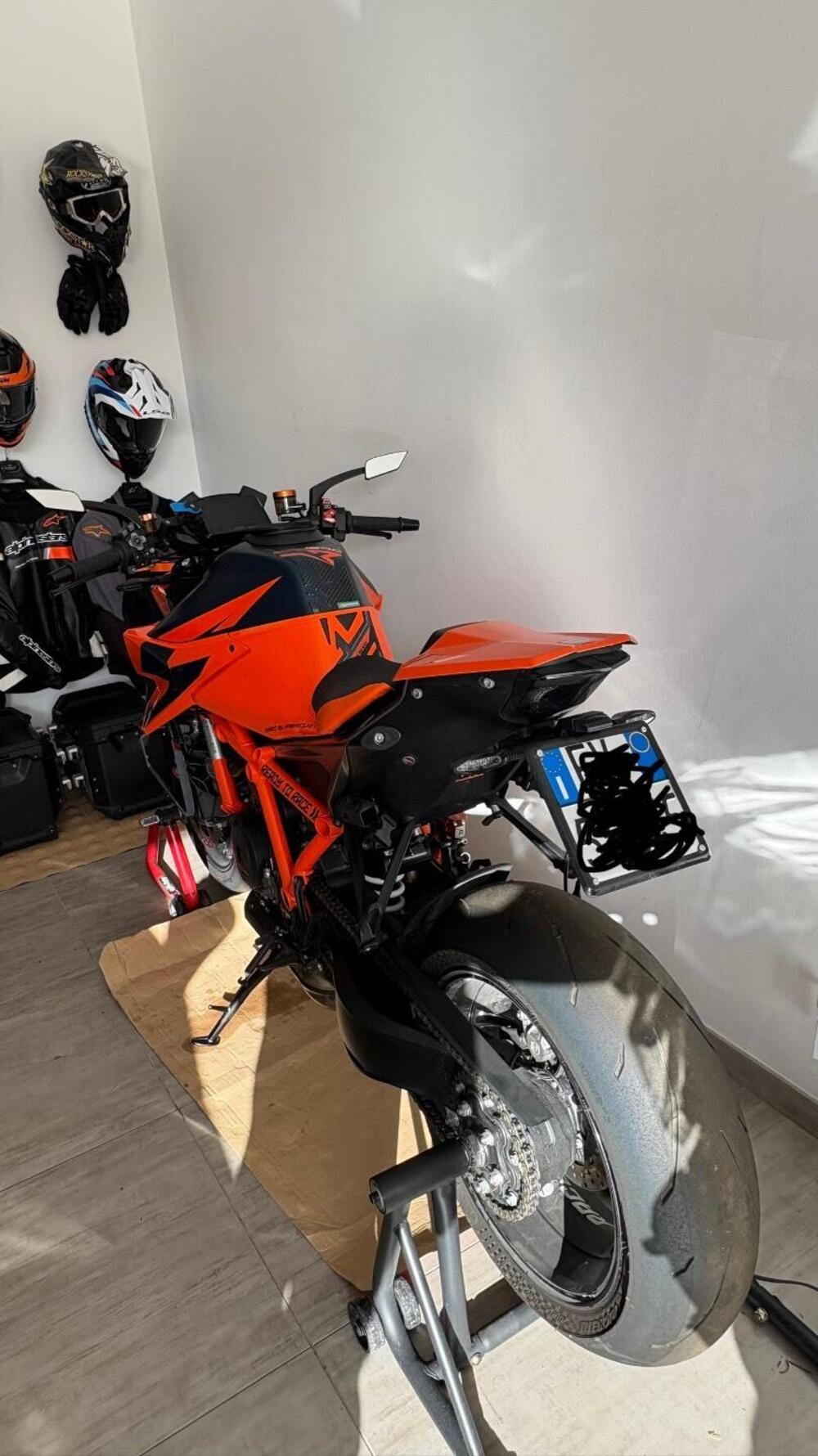 KTM 1290 Super Duke R (2021) (2)