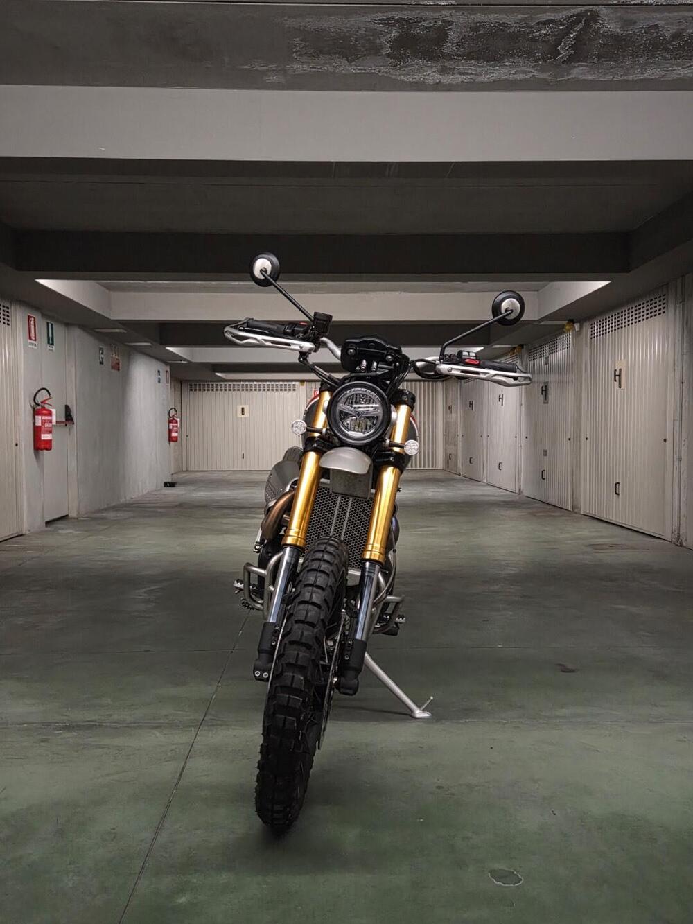 Triumph Scrambler 1200 XE Gold Line Edition (2021 - 22) (3)