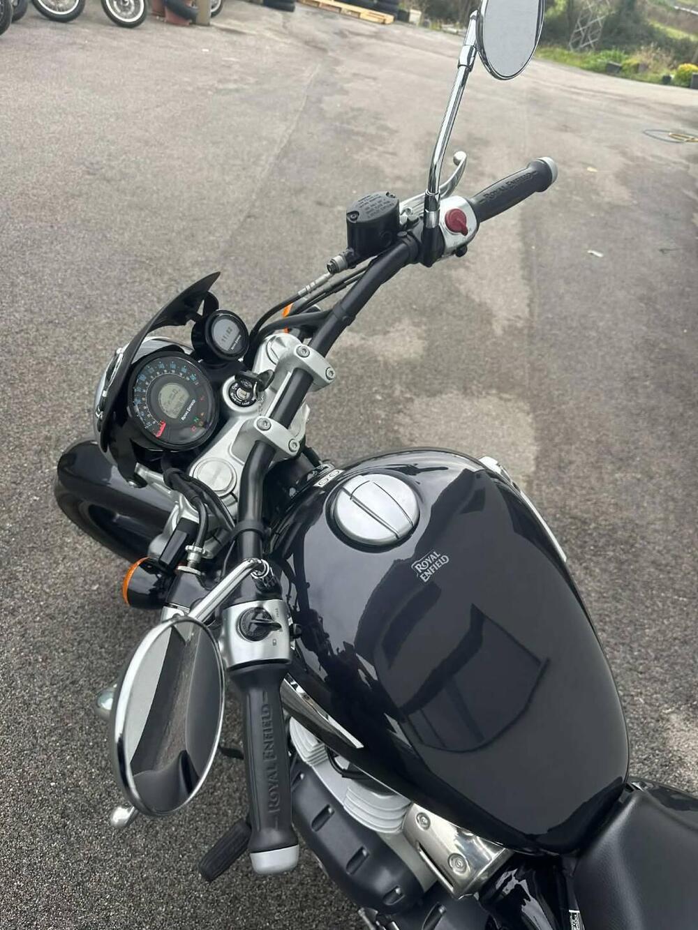 Royal Enfield Super Meteor 650 (2023 - 26) (6)