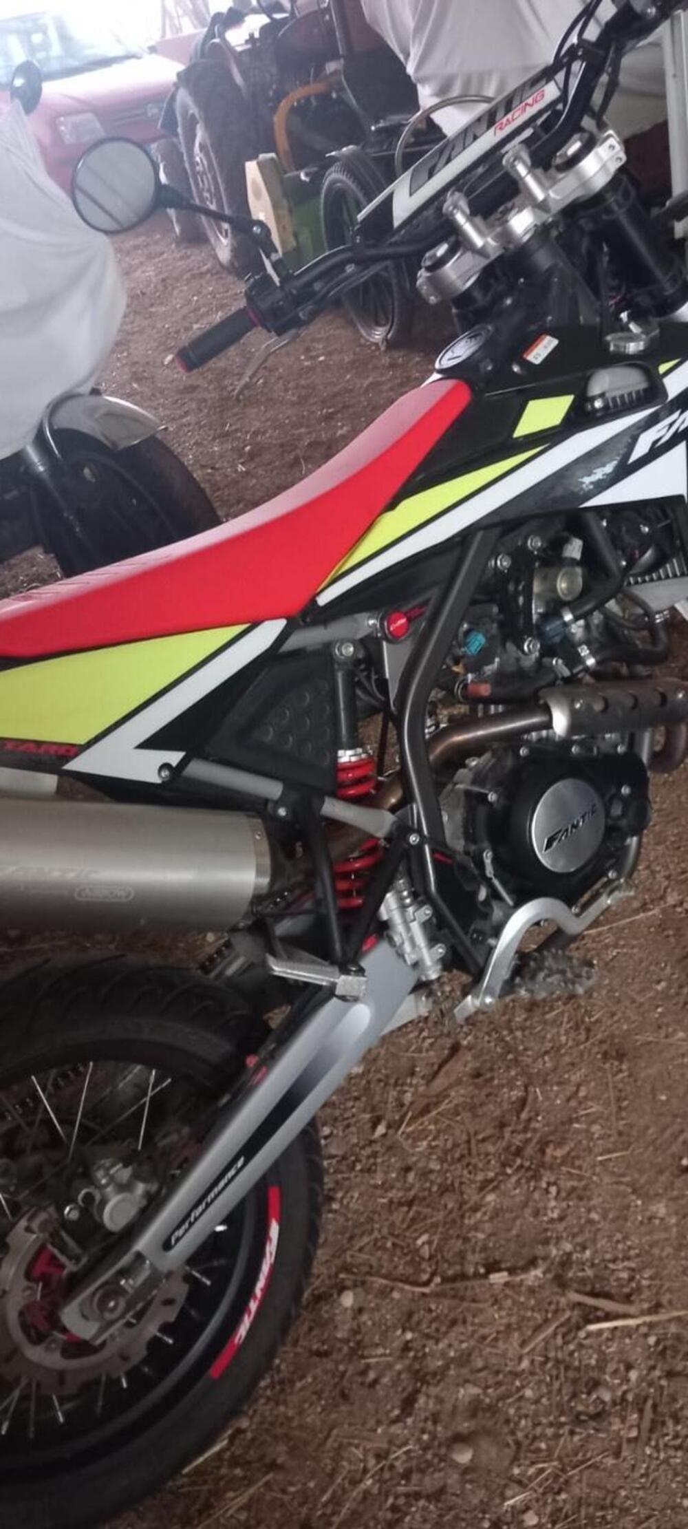 Fantic Motor Motard 125 Performance 4t (2020) (2)