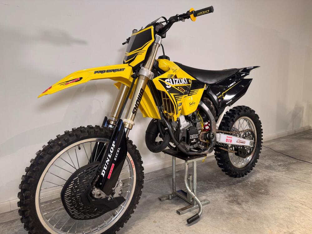 Suzuki RM 125 (2002 - 03) (3)