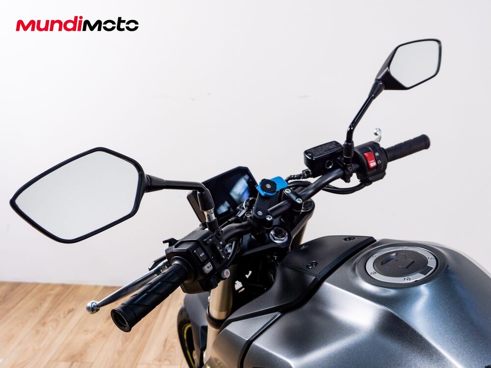 Honda CB 750 Hornet (2025) (11)