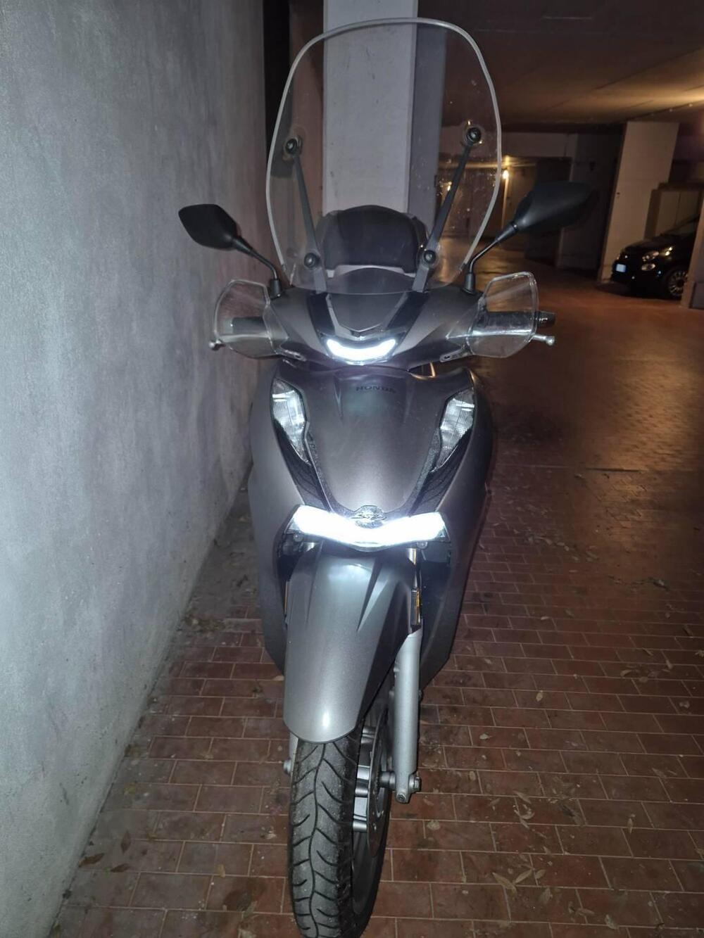 Honda SH 350 (2021 - 24) (2)