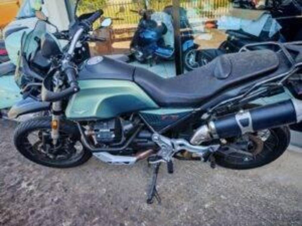 Moto Guzzi V85 TT (2021 - 23) (2)