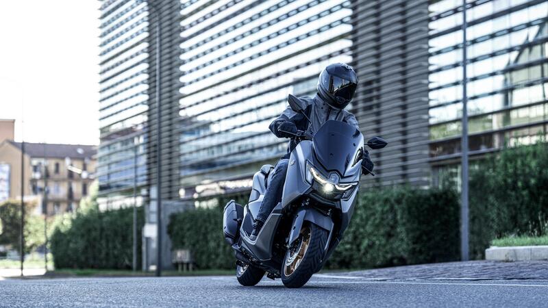 Yamaha NMAX 155 Tech MAX 2026: debutta la nuova trasmissione YECVT
