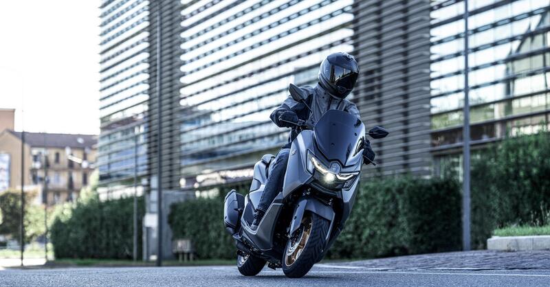 Yamaha NMAX 155 Tech MAX 2026: debutta la nuova trasmissione YECVT