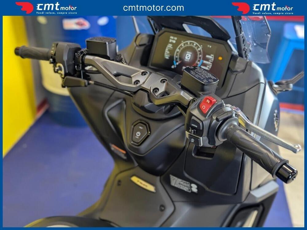 Yamaha T-Max 560 (2022 - 24) (11)