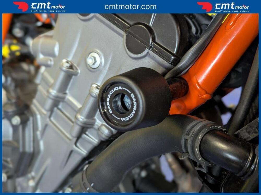 KTM 890 Duke R (2021) (11)