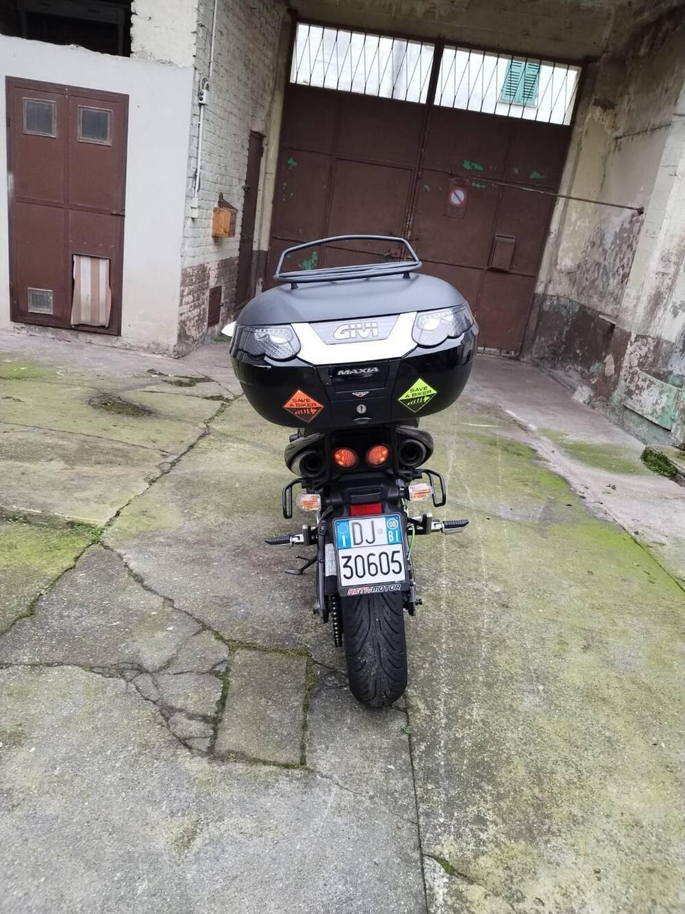 Suzuki GSR 600 (2006 - 11) (4)