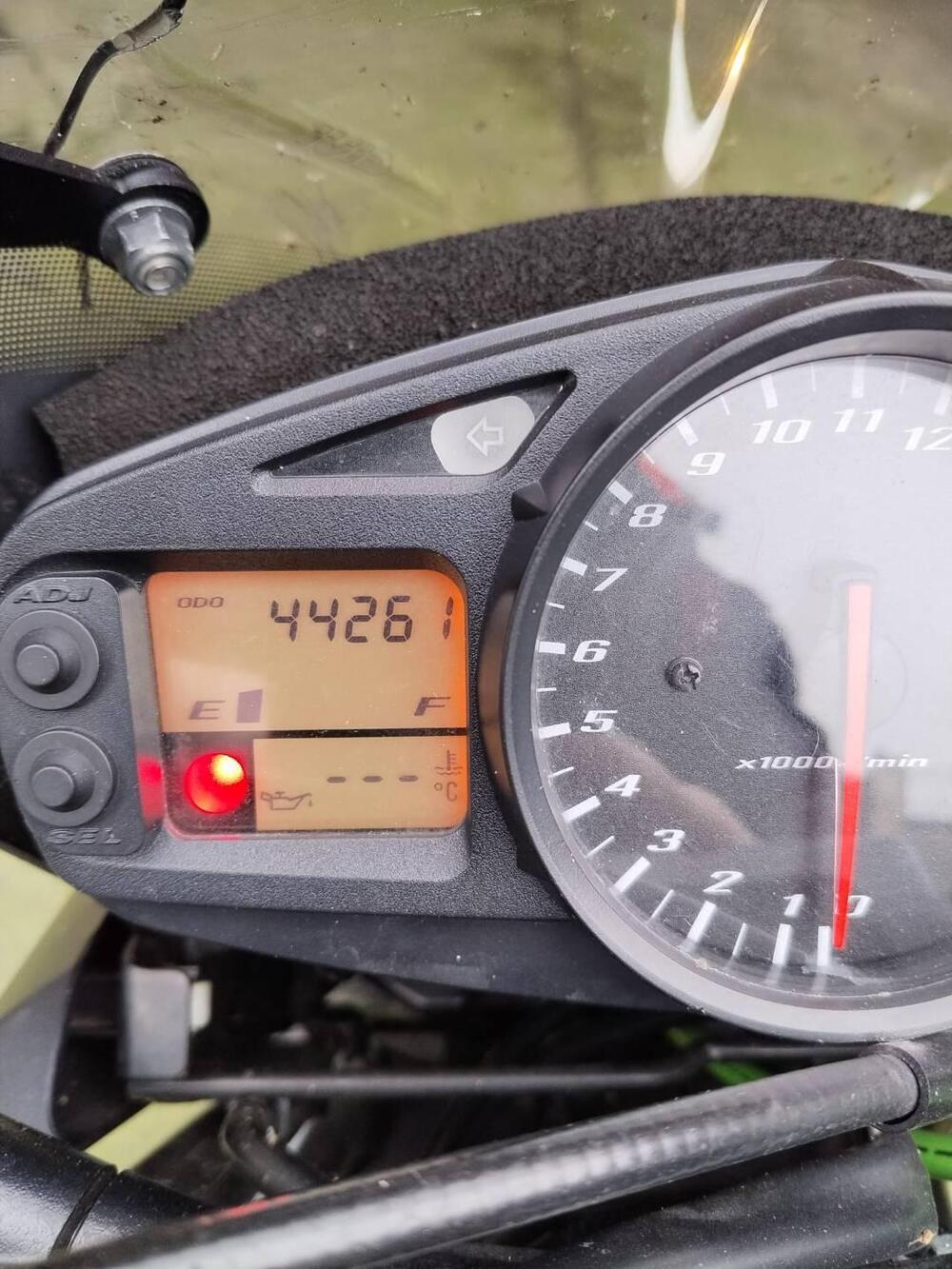 Suzuki GSR 600 (2006 - 11) (5)