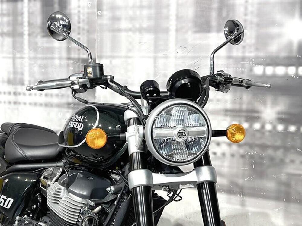 Royal Enfield Super Meteor 650 (2023 - 26) (9)