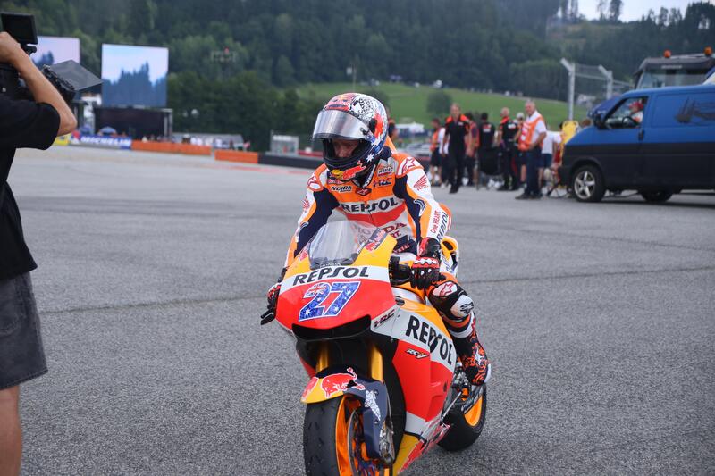 Stoner al GP di Austria 2025, parata storica