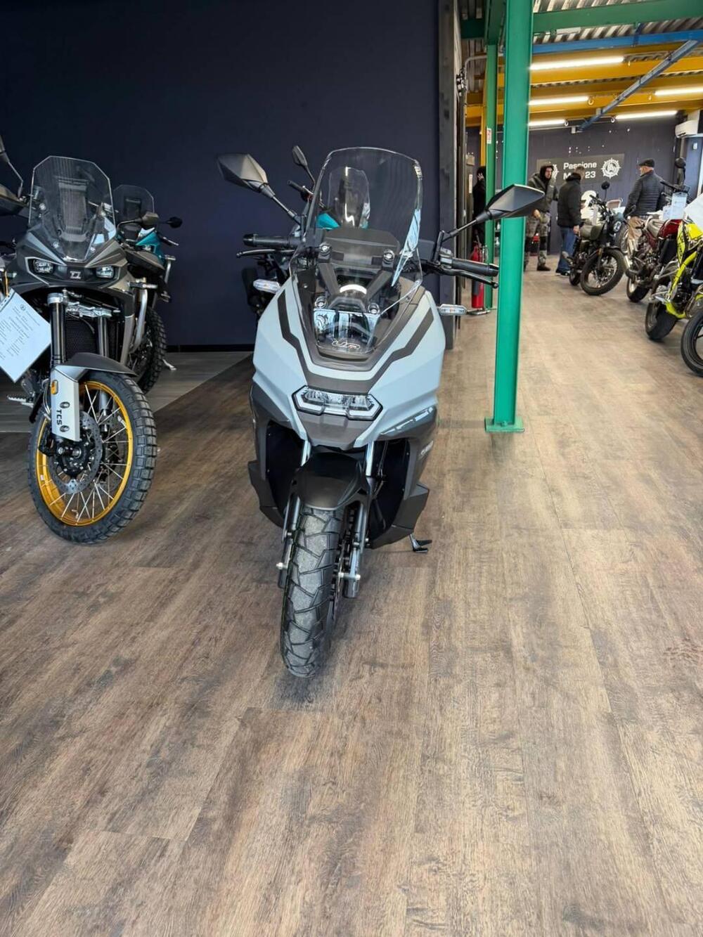 Um Italia Rockville 125 (2025 - 26) (2)