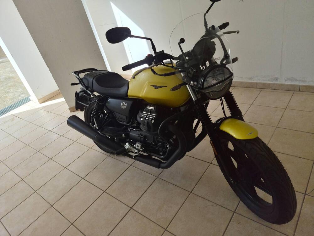 Moto Guzzi V7 Stone (2021 - 24) (3)