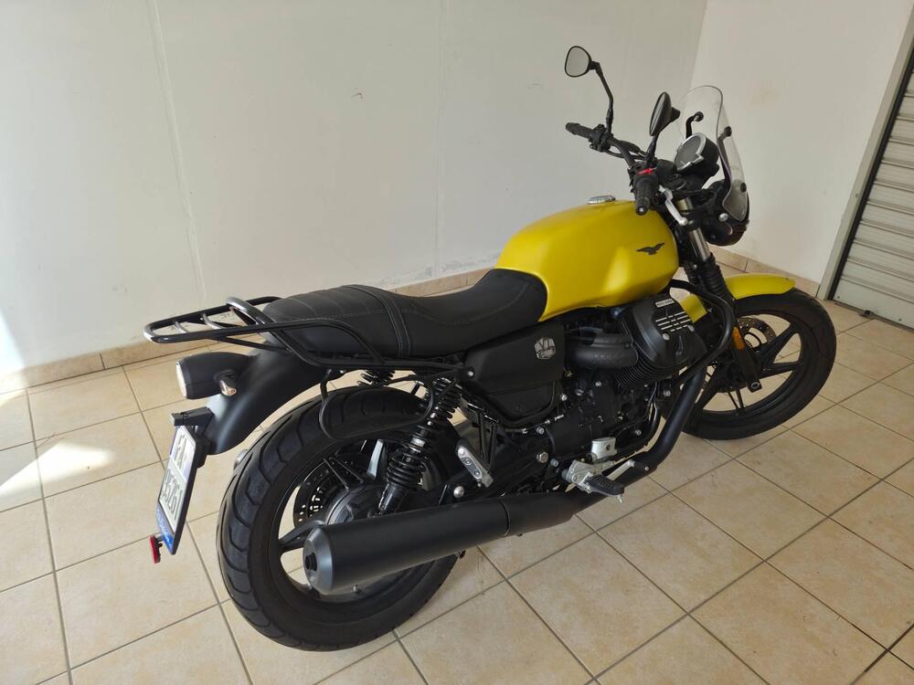 Moto Guzzi V7 Stone (2021 - 24) (4)