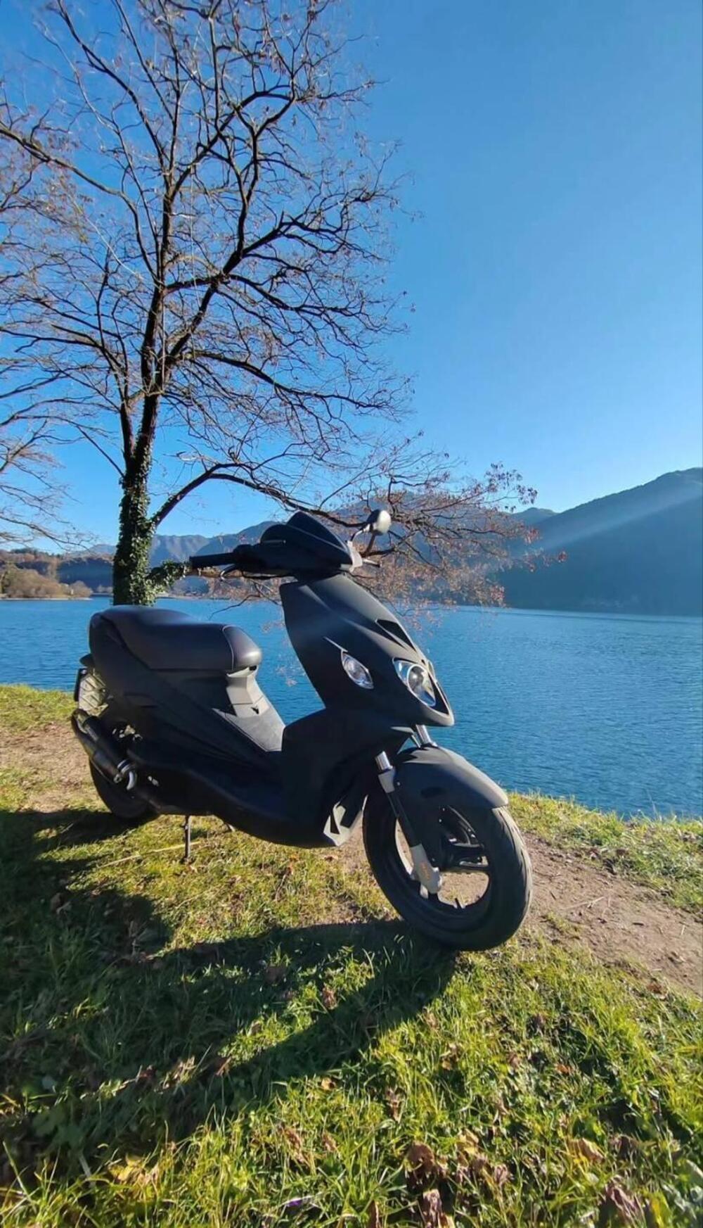 Malaguti F12 Phantom 50 R Liquid Cooled (2008 - 11) (2)