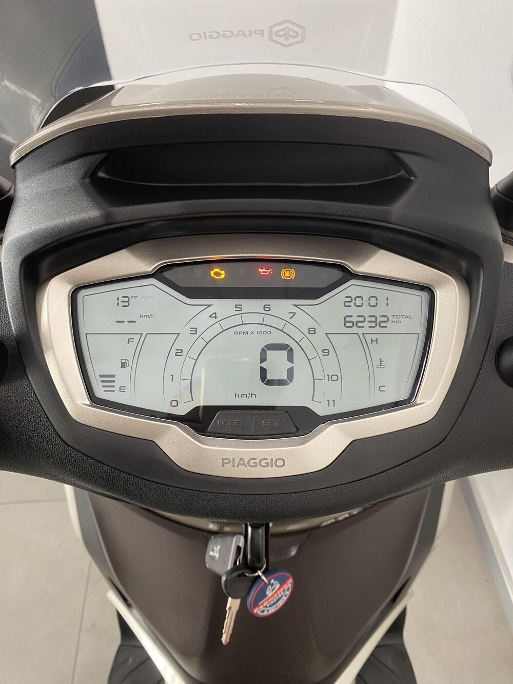 Piaggio Beverly 300 ABS-ASR (2021 - 25) (3)