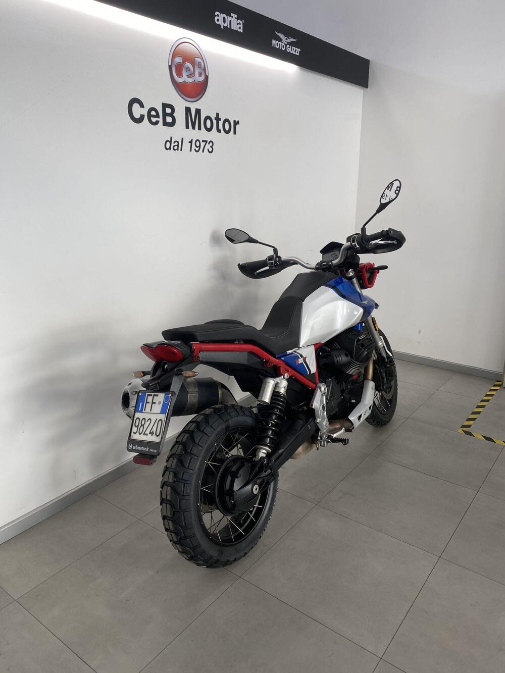 Moto Guzzi V85 TT Evocative Graphics (2021 - 23) (3)