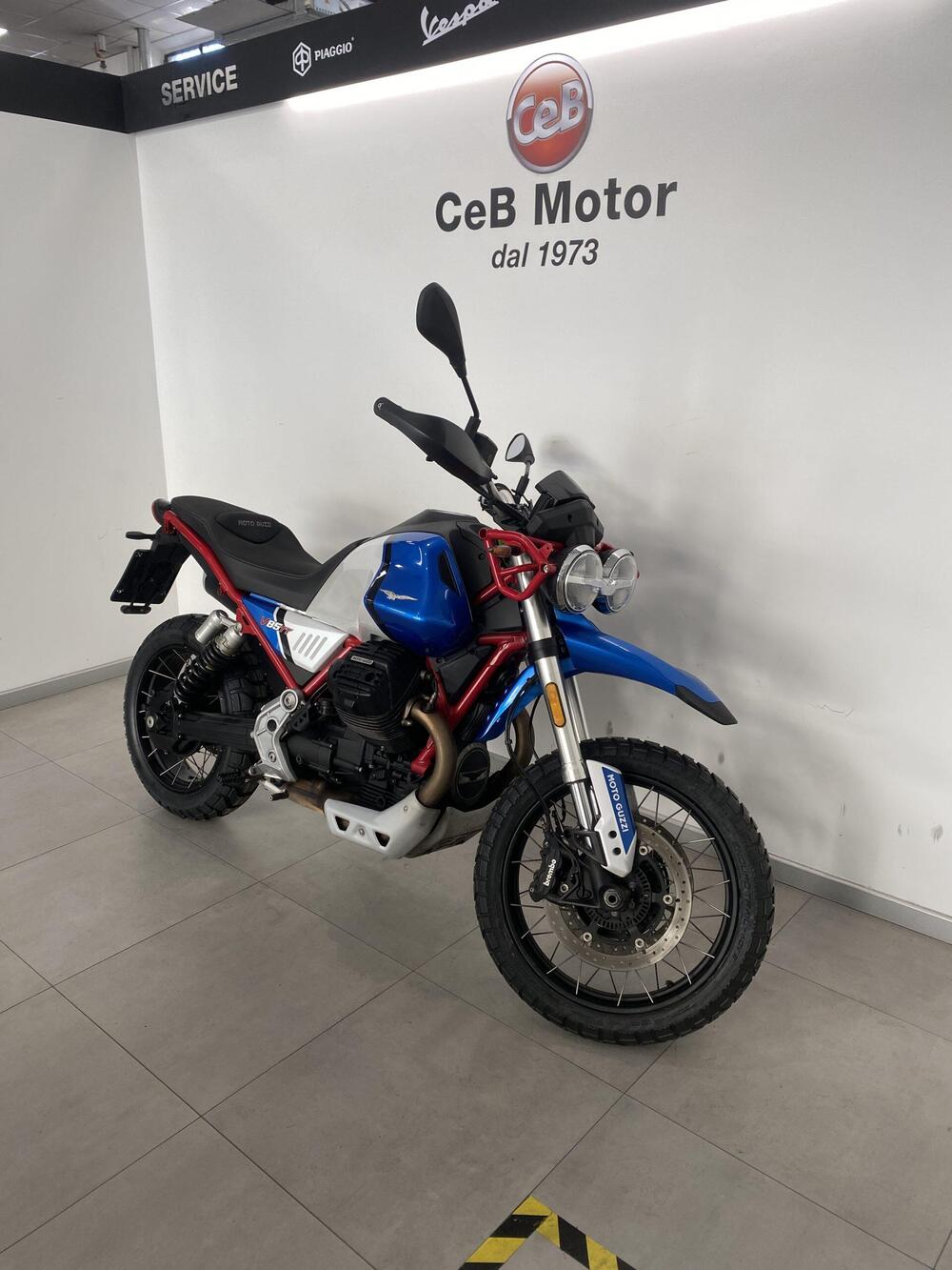 Moto Guzzi V85 TT Evocative Graphics (2021 - 23) (4)