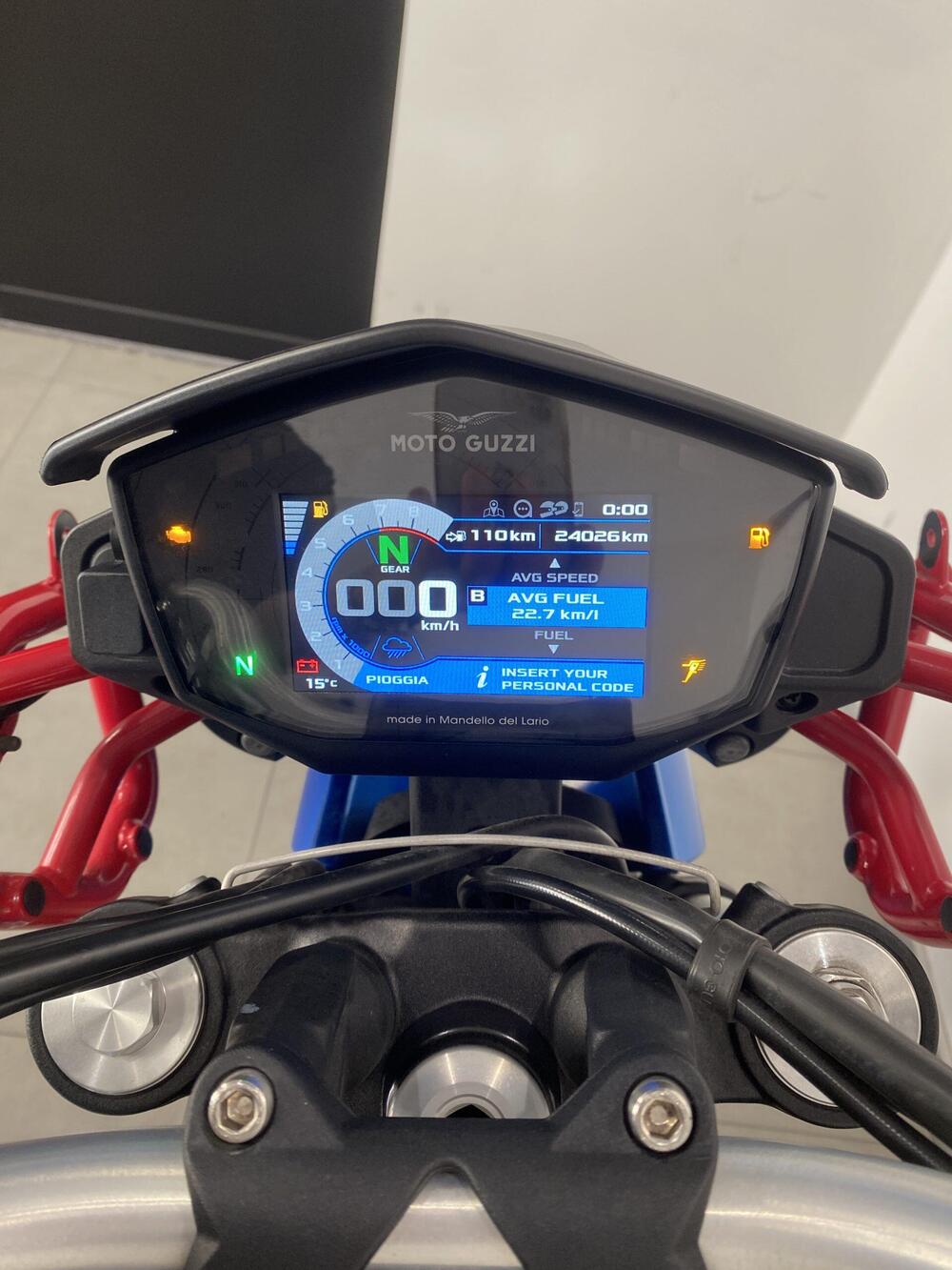 Moto Guzzi V85 TT Evocative Graphics (2021 - 23) (9)