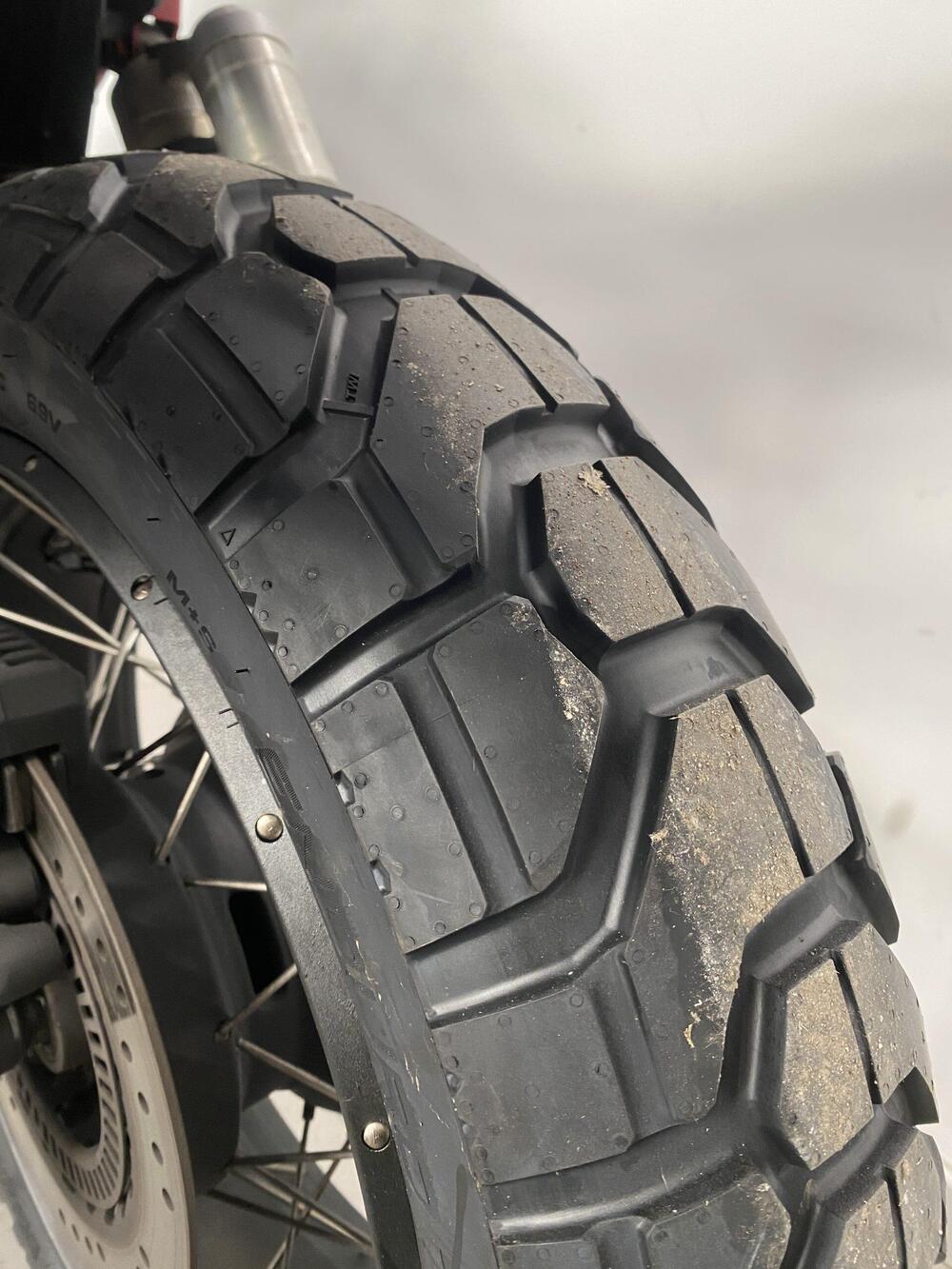 Moto Guzzi V85 TT Evocative Graphics (2021 - 23) (13)