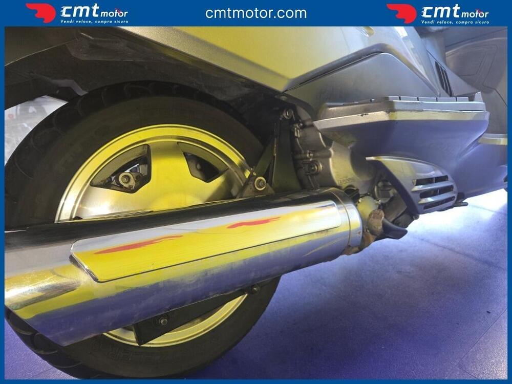 Suzuki Burgman AN 400 R (2003) (11)