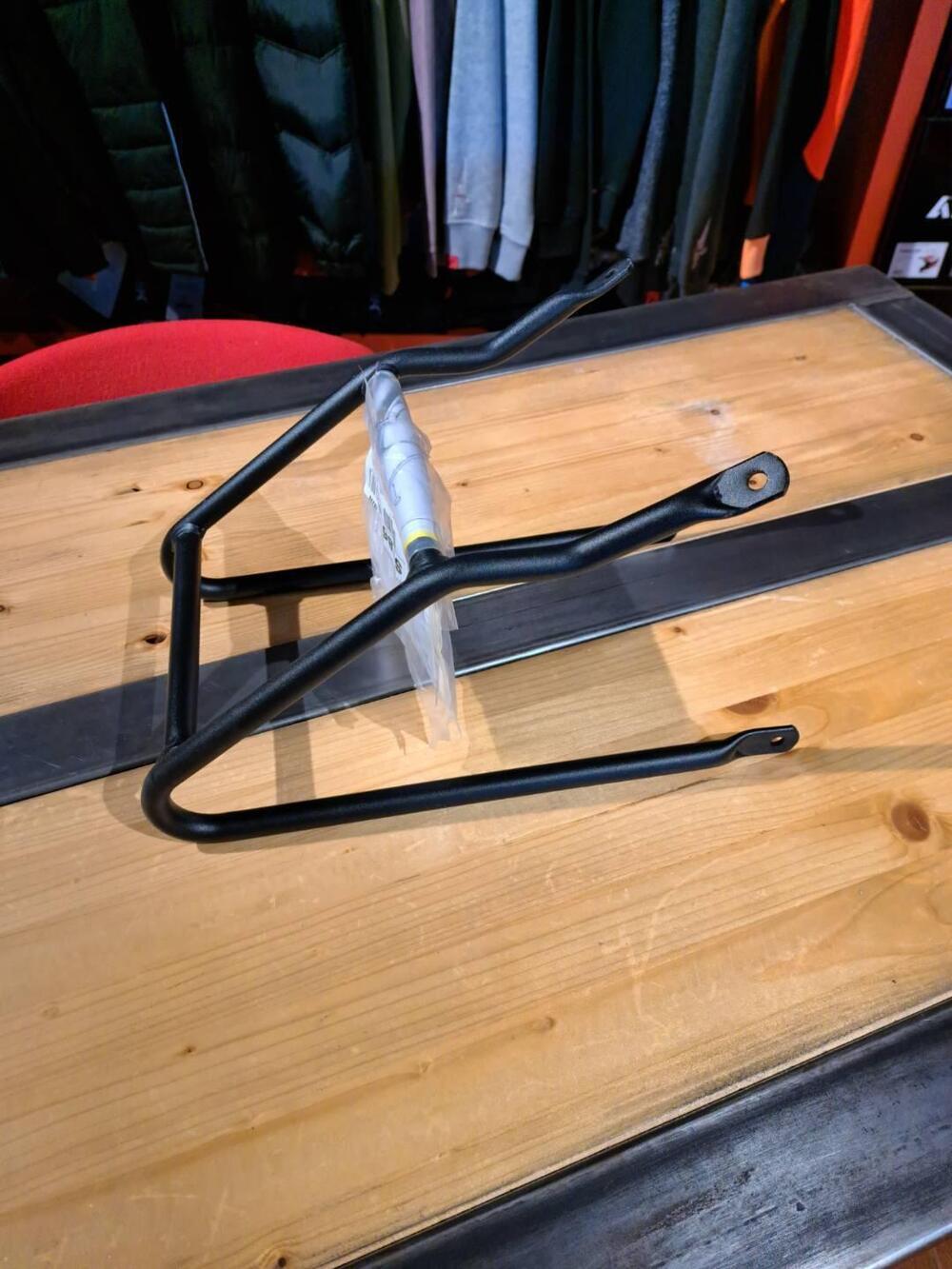 Porta pacchi GIVI x YAMAHA Neo's 50/100 anno "97 " (2)