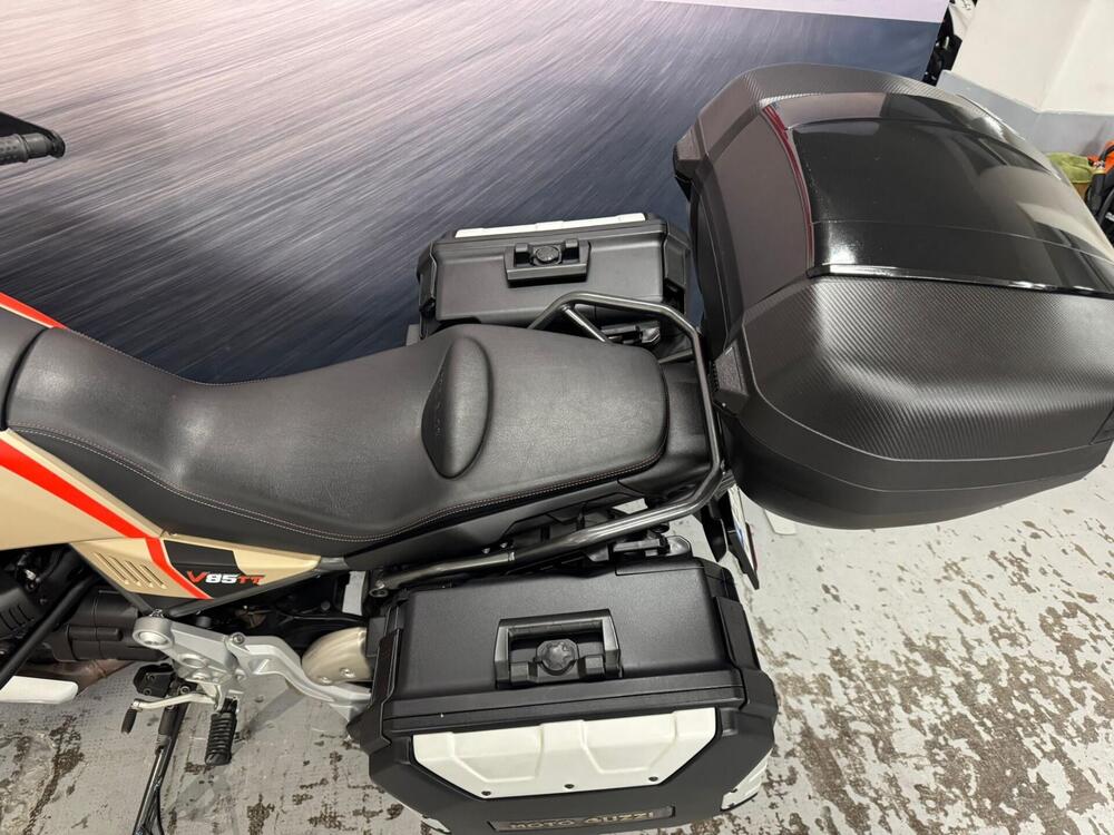Moto Guzzi V85 TT Travel (2021 - 23) (3)